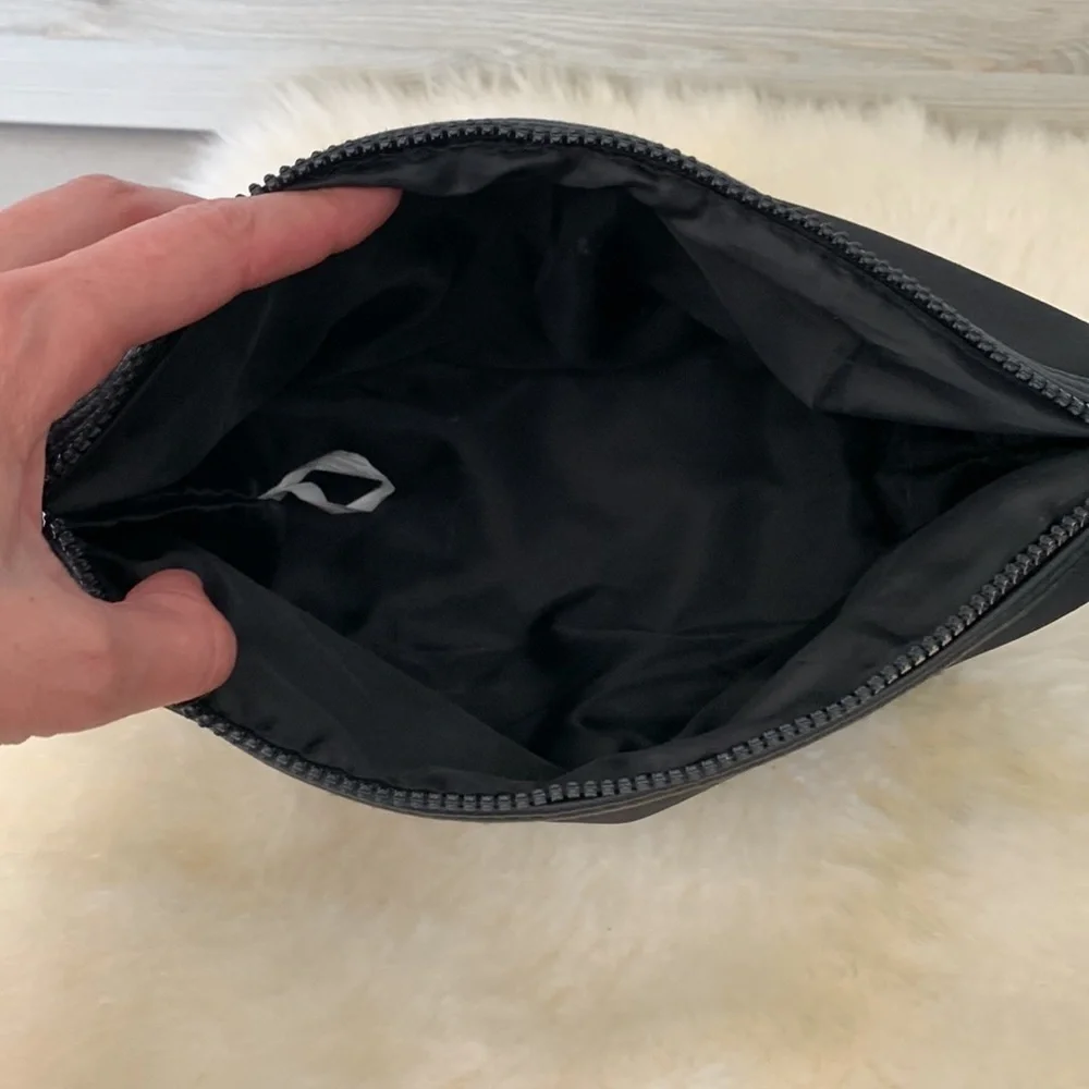Jimmy Choo Parfums Black Cosmetic Bag Case, NWOT - Picture 7 of 11